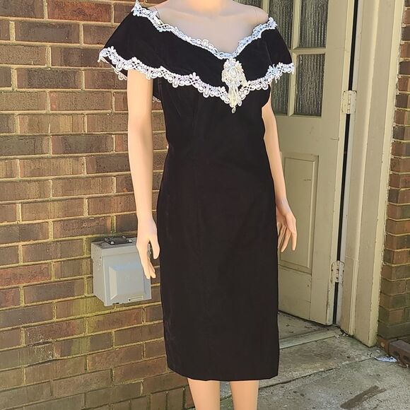 Stunning Vintage L.A. Glo Velvet Beaded Lace Off the shoulder Dress - Picture 3 of 10